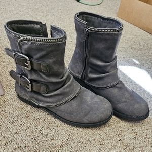 Gray low boot